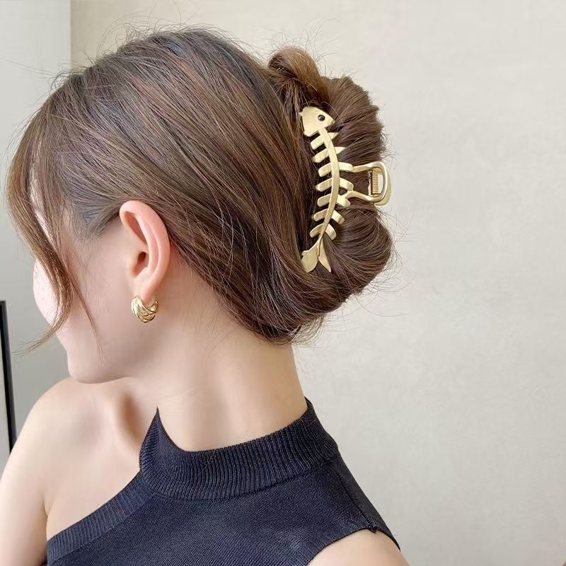 Metal Fishbone Hair Clip – Vintage Aesthetic Barrette
