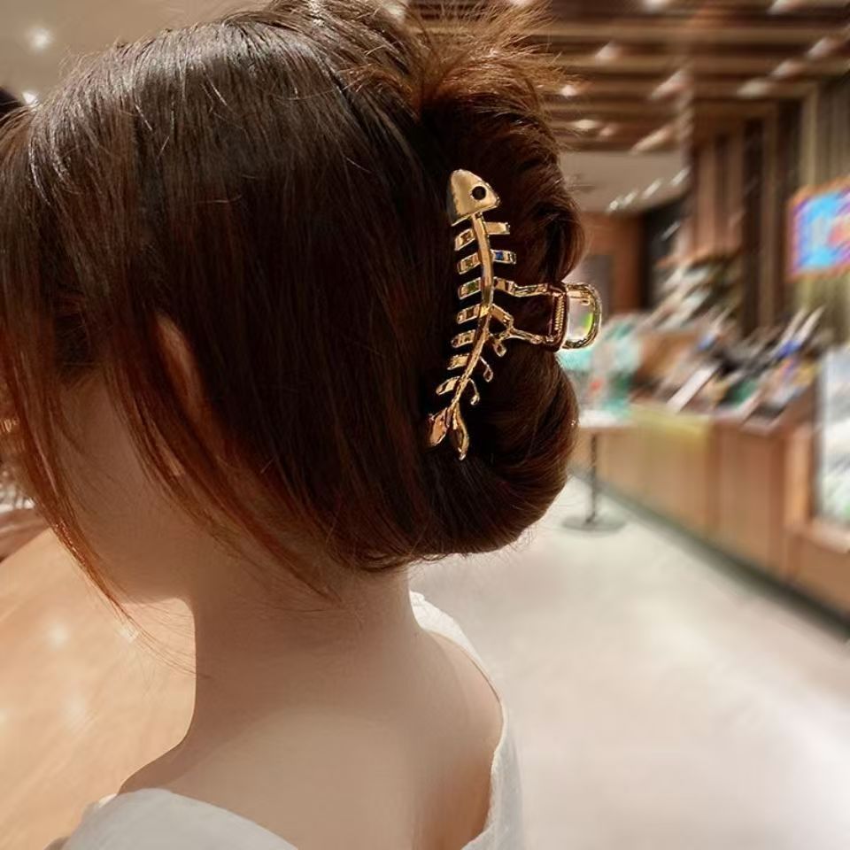 Metal Fishbone Hair Clip – Vintage Aesthetic Barrette