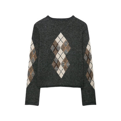 Diamond patterned decorative long sleeved round neck knitted sweater for women