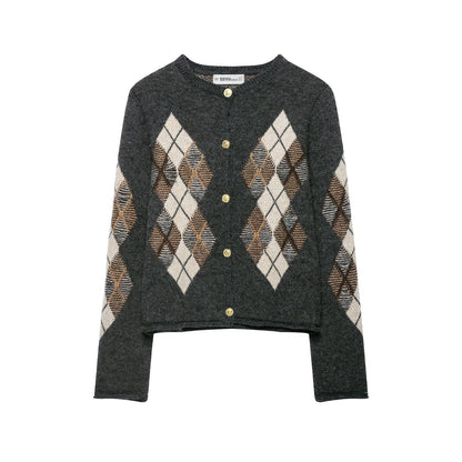 Diamond patterned decorative long sleeved round neck knitted sweater for women