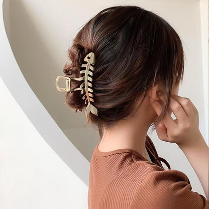Metal Fishbone Hair Clip – Vintage Aesthetic Barrette