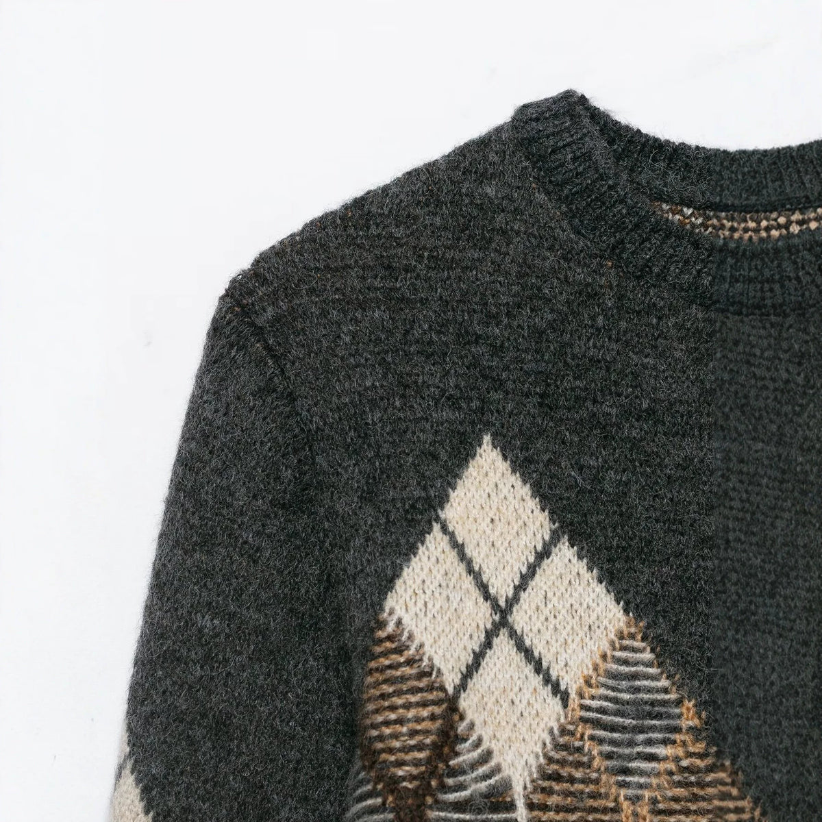 Diamond patterned decorative long sleeved round neck knitted sweater for women